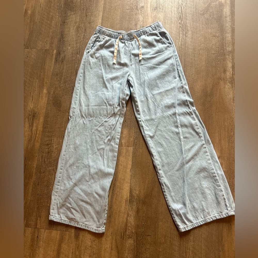 Stradivarius Light Wash Wide Leg Pull-On Jeans – Size M